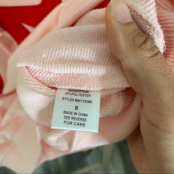 Kittenish I’m The Present Pink Sweatshirt Size M - Picture 5 of 6